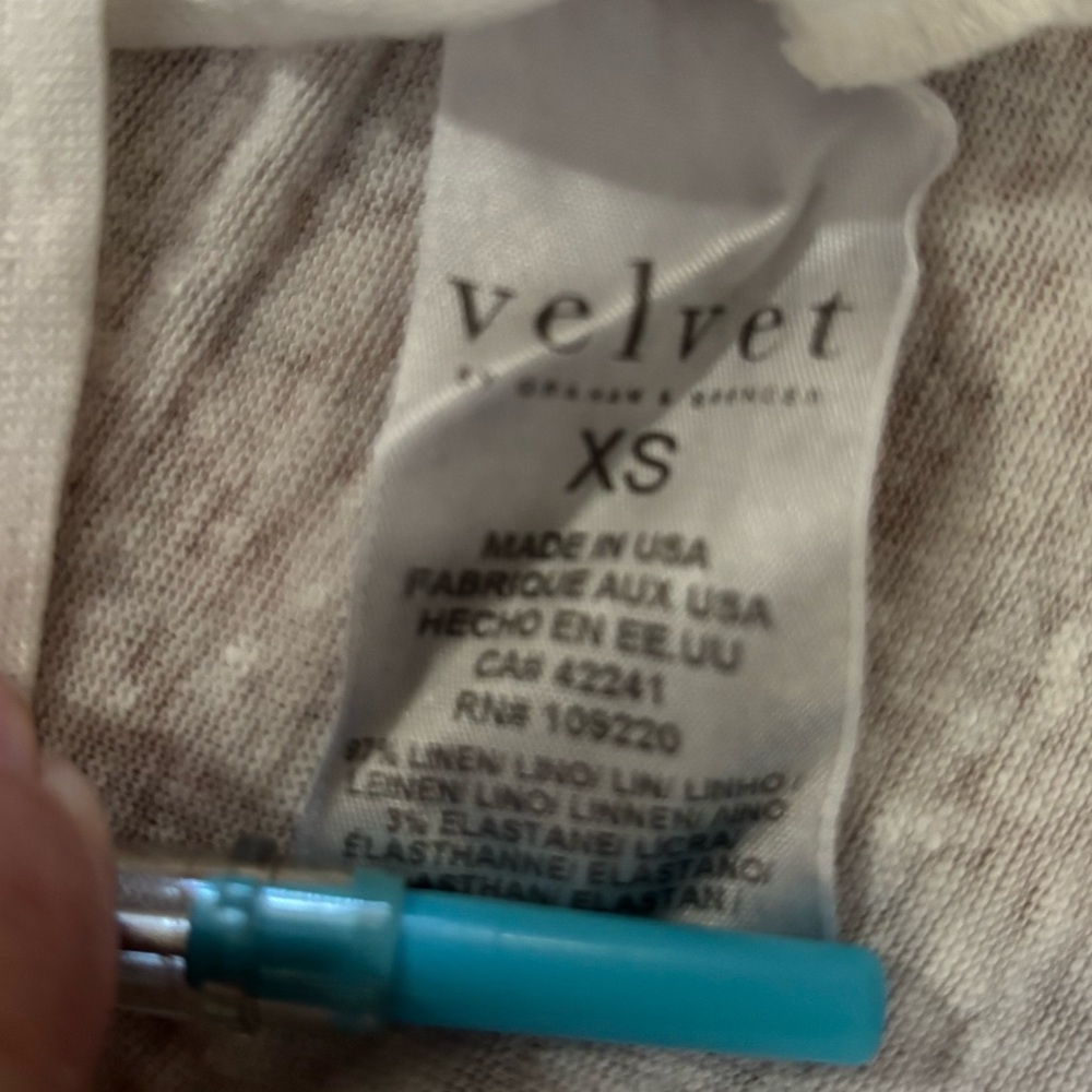 LINEN SLEEVELESS LIGHT & AIRY TANK TOP * Brand is VELVET by Graham & Spencer * - Picture 6 of 8